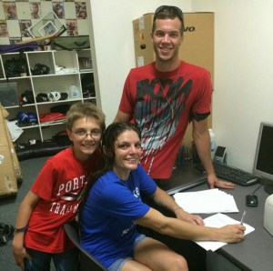 Lauren signing UFC contract