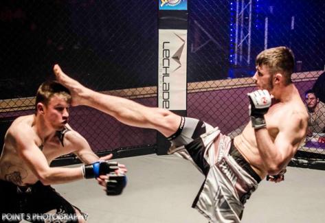 Alex Brunnen front kick to head of Tyler Thomas at RAGED UK MMA (c) Point 5 Photography 