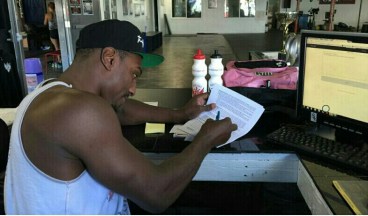 Phil Davis signing his new Bellator contract